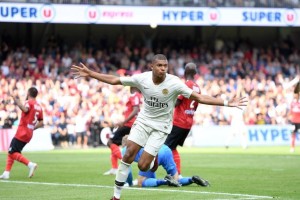  巴黎圣日耳曼客场逆转击败里昂，积分榜领跑优势扩大  