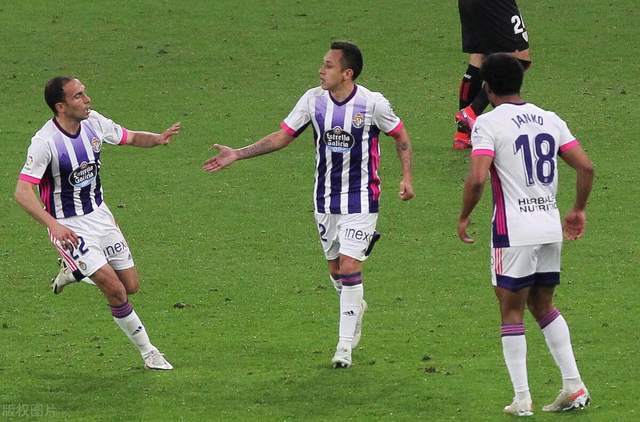  莱斯特城老将传射建功助力球队逃离降级区